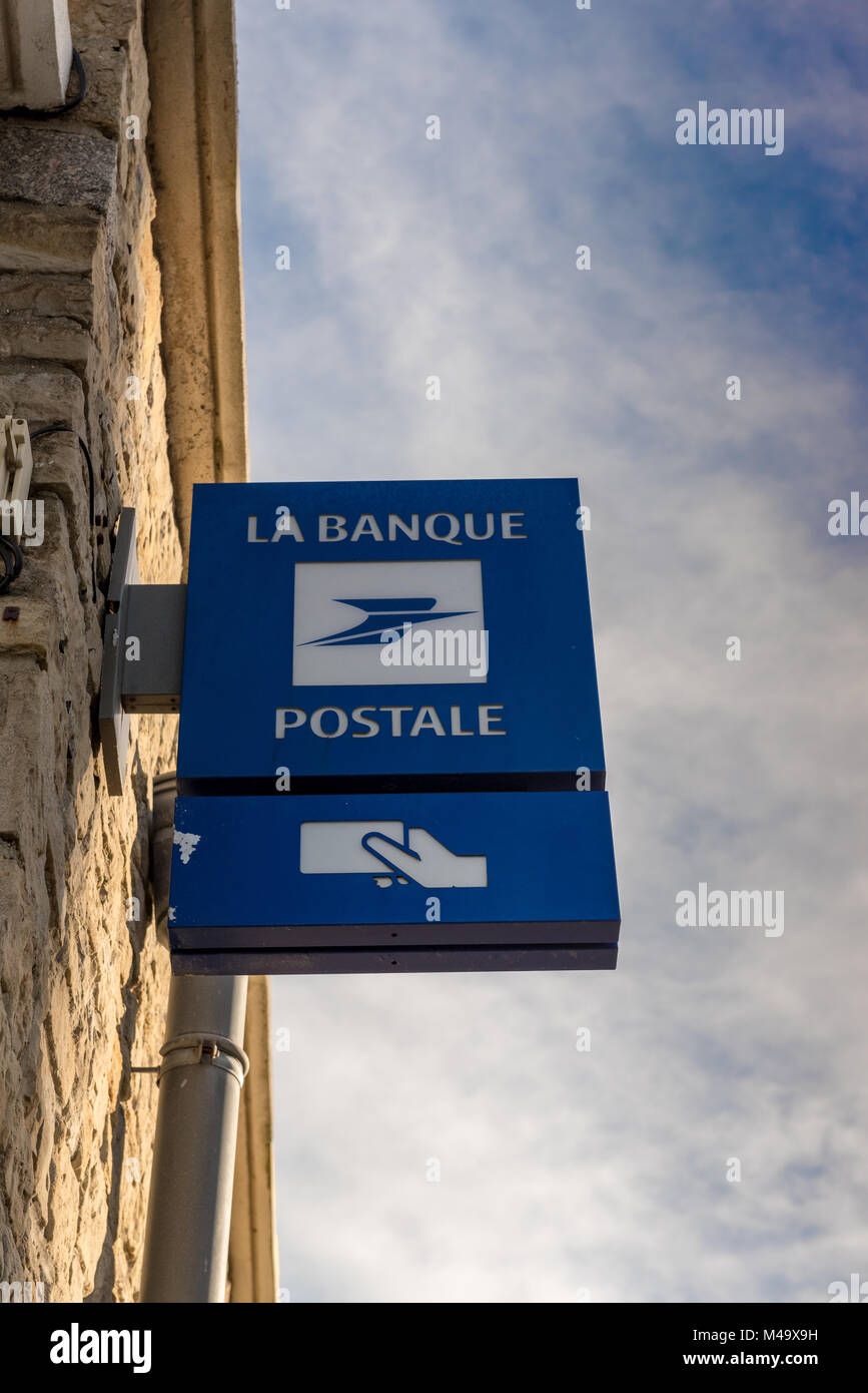 Paris, France - 10 Février 2018 : La Banque Postale pancarte. La Banque postale est une banque française, créée le 1er janvier 2006 en tant que filiale de la P Banque D'Images