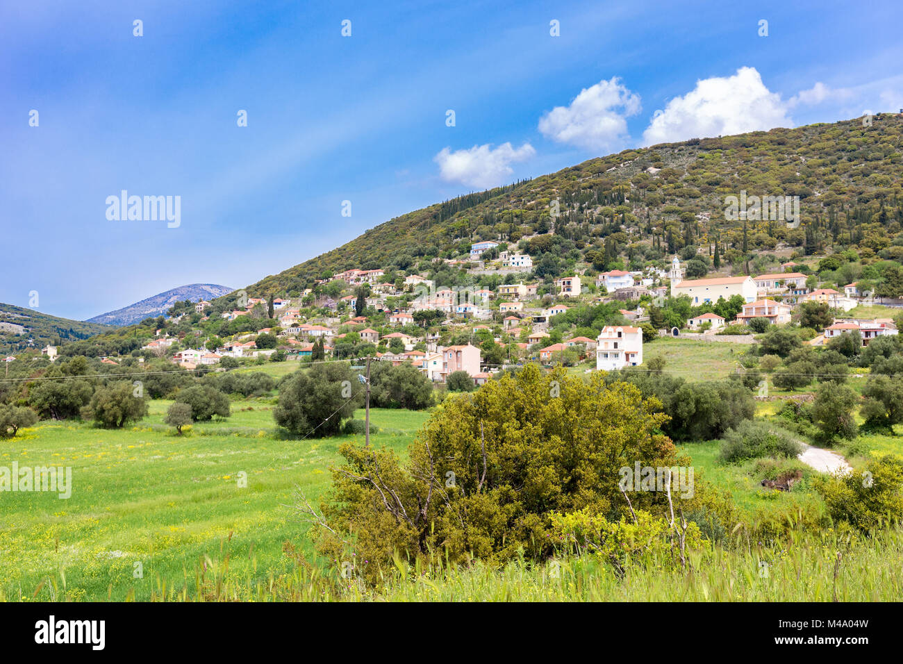 Village paysage avec maisons dans la vallée de grec Banque D'Images