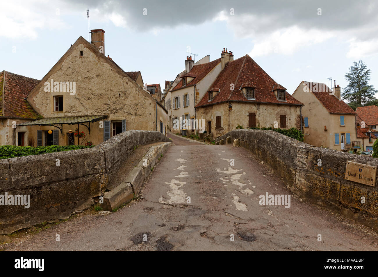 Vieux Pont et maisons à Semur-en-Auxois, bourgogne, france Banque D'Images