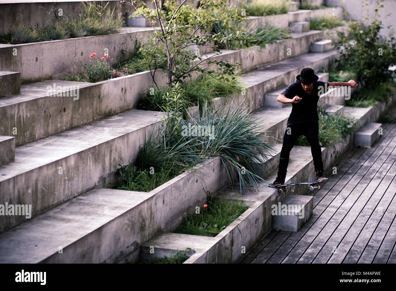 Le patineur danois Bob fait des trucs cool sur son skateboard à Copenhague, 2010. Banque D'Images