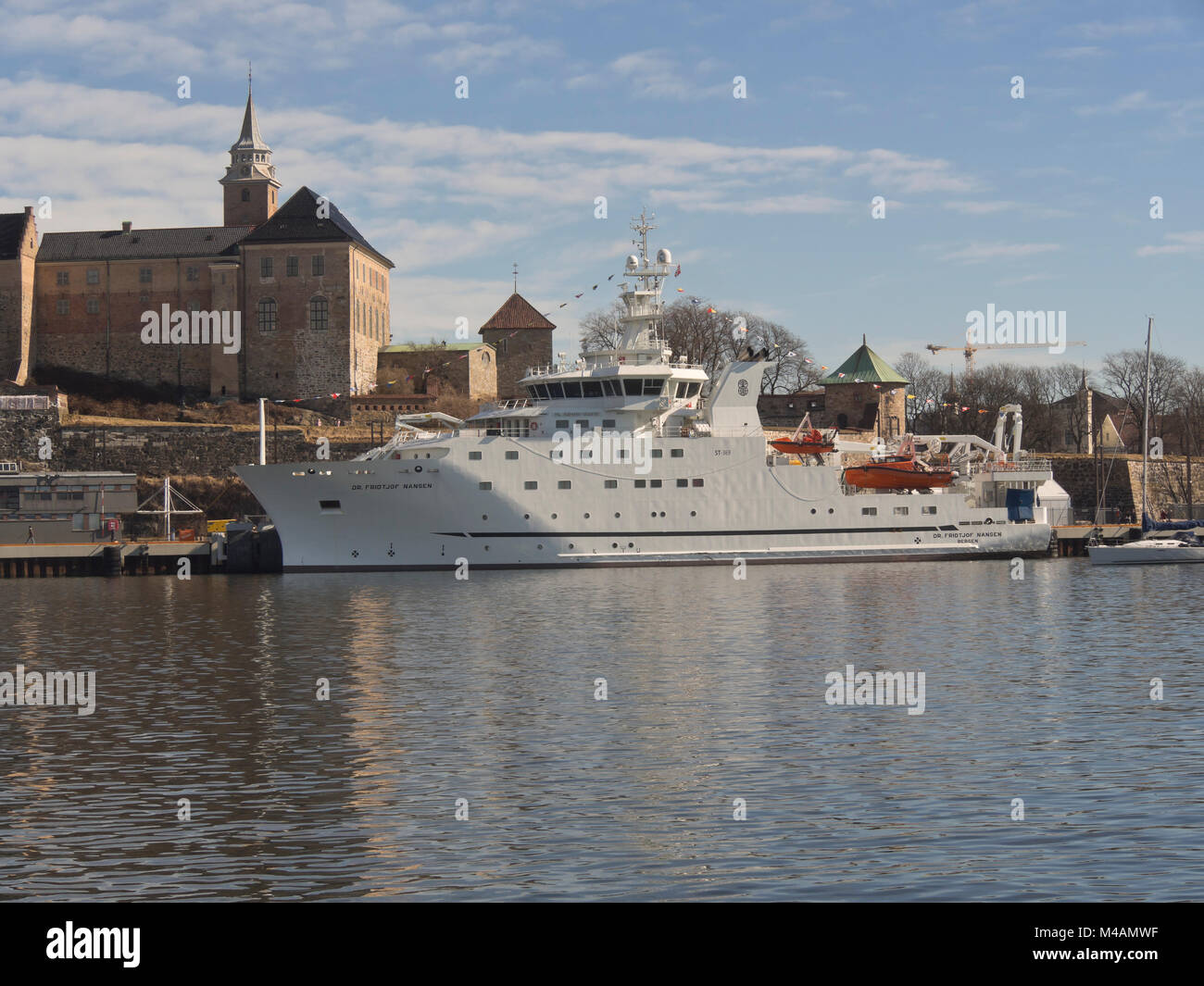 Le nouveau navire de recherche norvégien 'Dr. Fridtjof Nansen" amarré au-dessous du château d'Akershus à Oslo en Norvège, la durabilité marine est à l'ordre du jour Banque D'Images