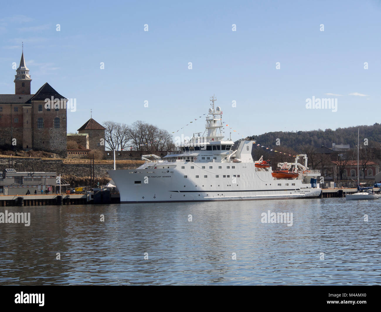 Le nouveau navire de recherche norvégien 'Dr. Fridtjof Nansen" amarré au-dessous du château d'Akershus à Oslo en Norvège, la durabilité marine est à l'ordre du jour Banque D'Images