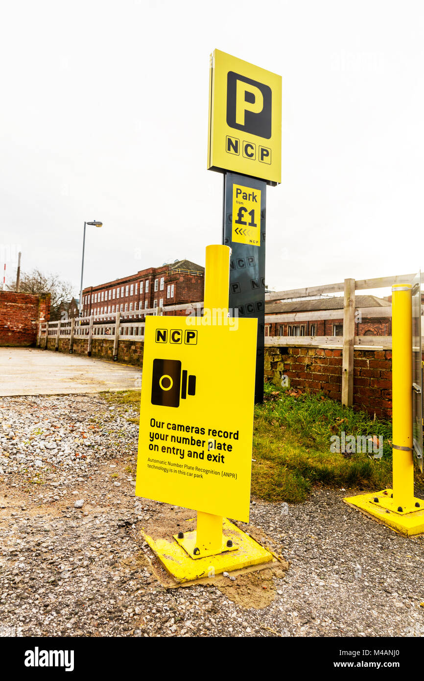 Parking NCP ANPR signe, reconnaissance automatique des plaques d'inscription, Parcs NCP NCP signe, signes, UK, UK parkings parking, ANPR signe, UK Banque D'Images