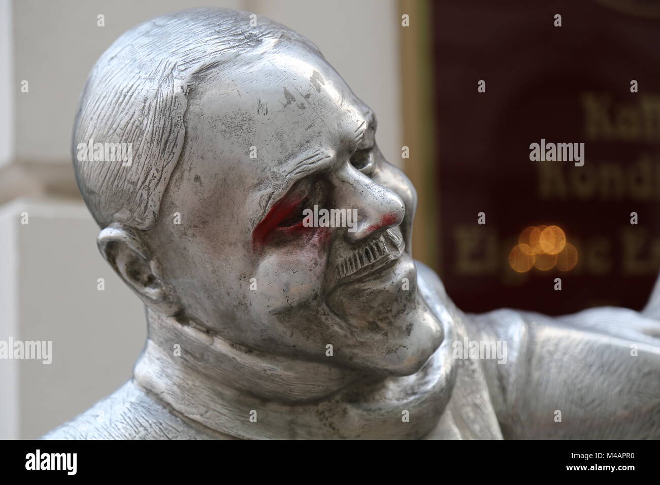 Schöne, Náci est un célèbre personnage de Bratislava. Cette statue est près de Mayer Cafe en capitale de la SLOVAQUIE Bratislava appelé. Banque D'Images