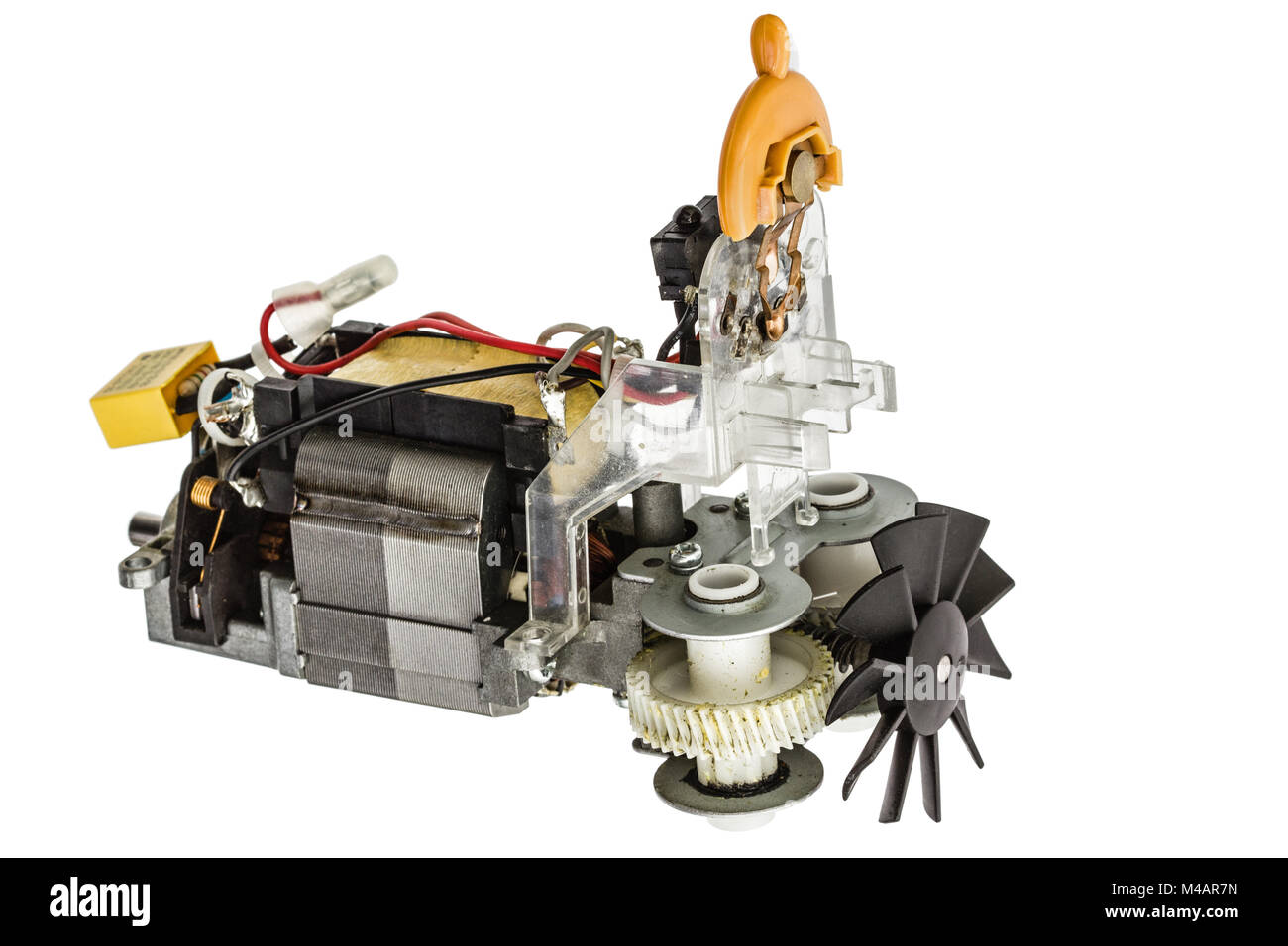 Petit moteur électrique avec ventilateur, isolé sur fond blanc Banque D'Images
