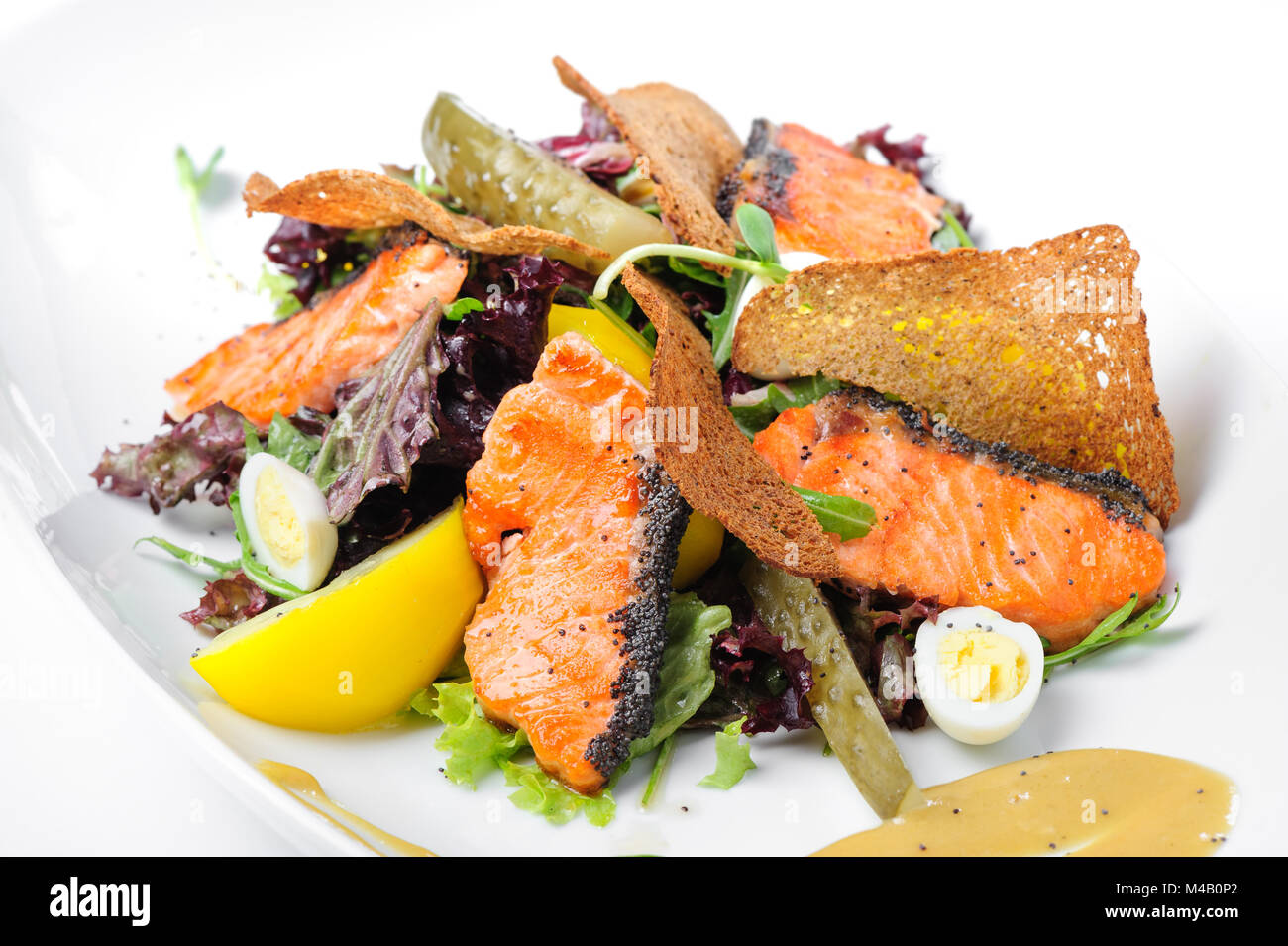 Salade césar au saumon Banque D'Images
