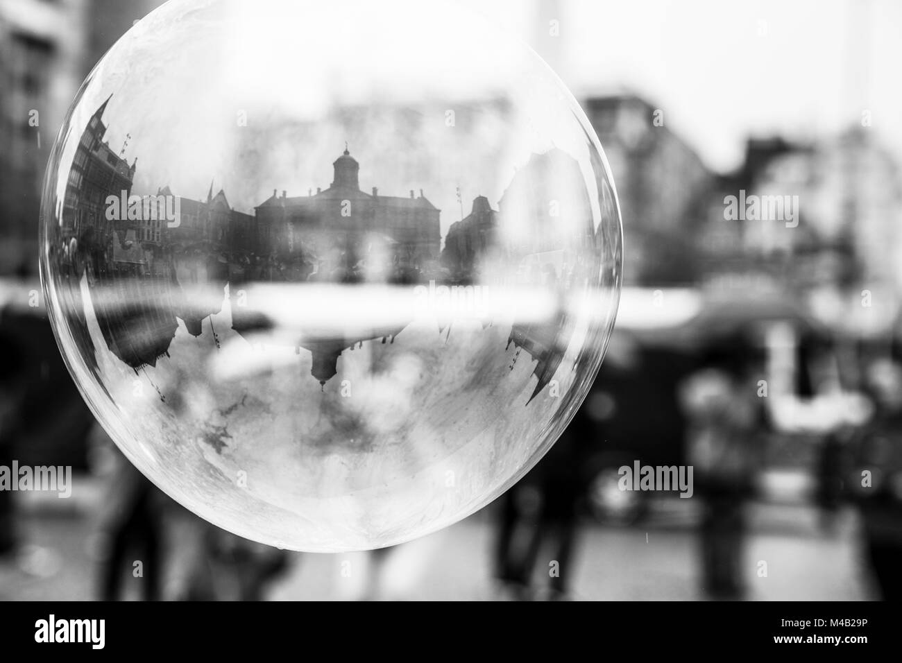 Les Pays-Bas,Hollande,Amsterdam,Dam,bulle de rupture avec la réflexion Banque D'Images