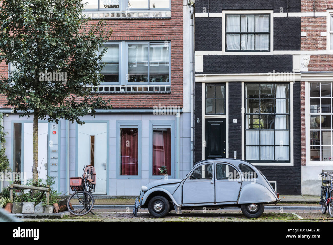 Les Pays-Bas,Hollande,Amsterdam,quartier des canaux d'Amsterdam, voiture, Citroen, la vieille Banque D'Images Les Pays-Bas,Hollande,Amsterdam,quartier des canaux d'Amsterdam, voiture, Citroen, la vieille Banque D'Images