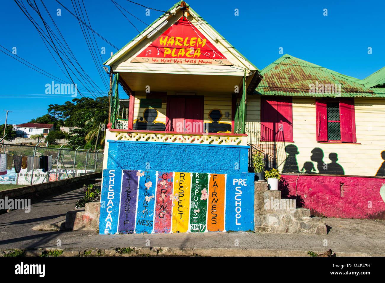 Boutique colorée au centre-ville de Roseau, capitale de la Dominique Caraïbes Banque D'Images