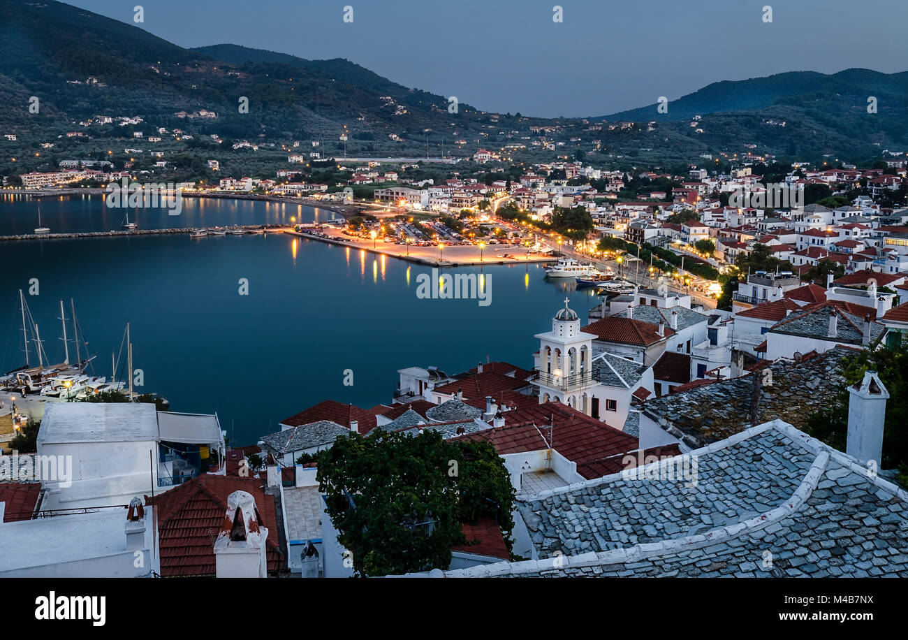 Skopelos est une île magnifique qui attire les familles et les couples romantiques. Il devint célèbre lorsque des scènes du film Mamma Mia ont été filmés il y Banque D'Images