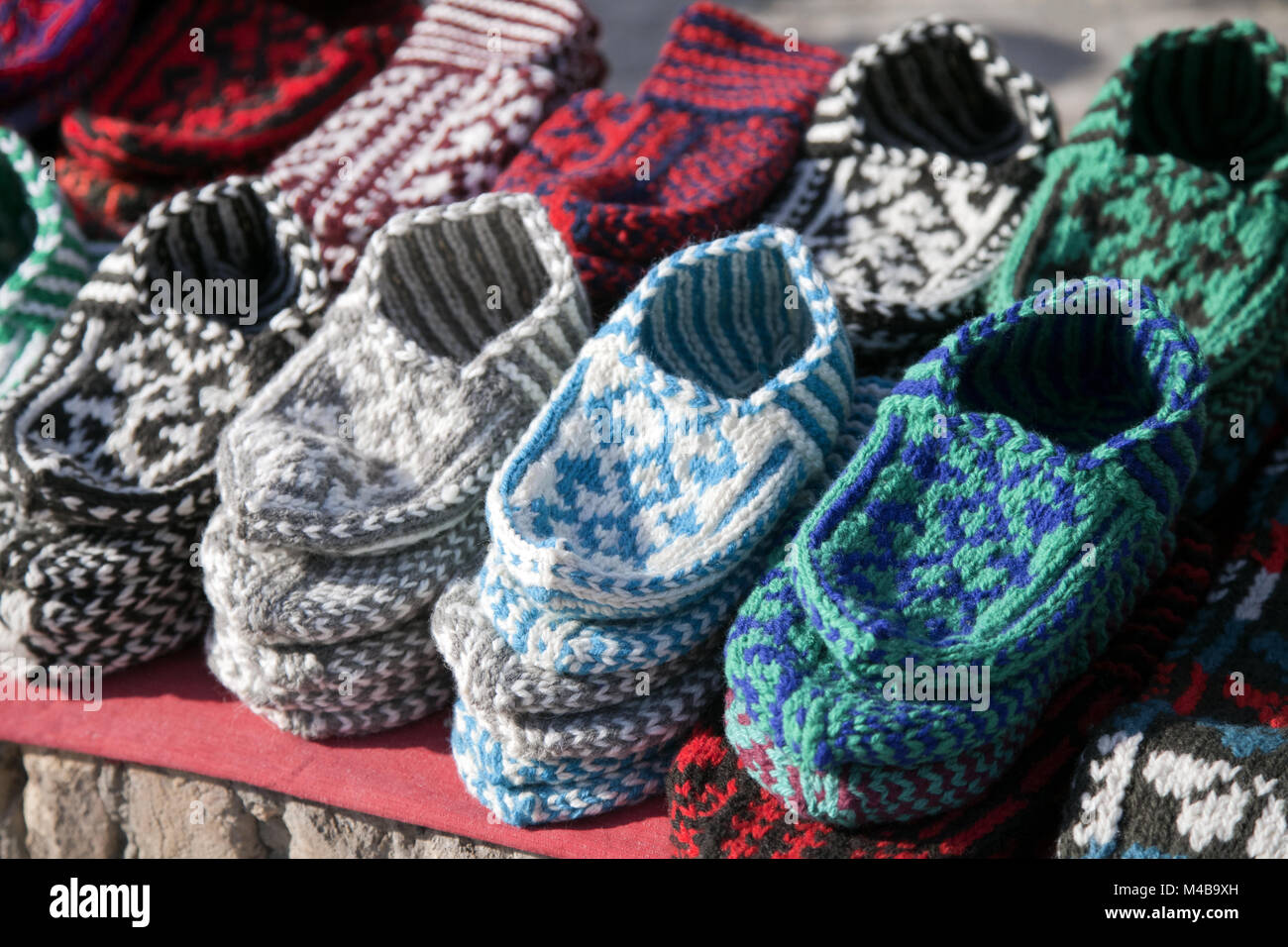 Pantoufles tricotées Banque de photographies et d'images à haute résolution  - Alamy