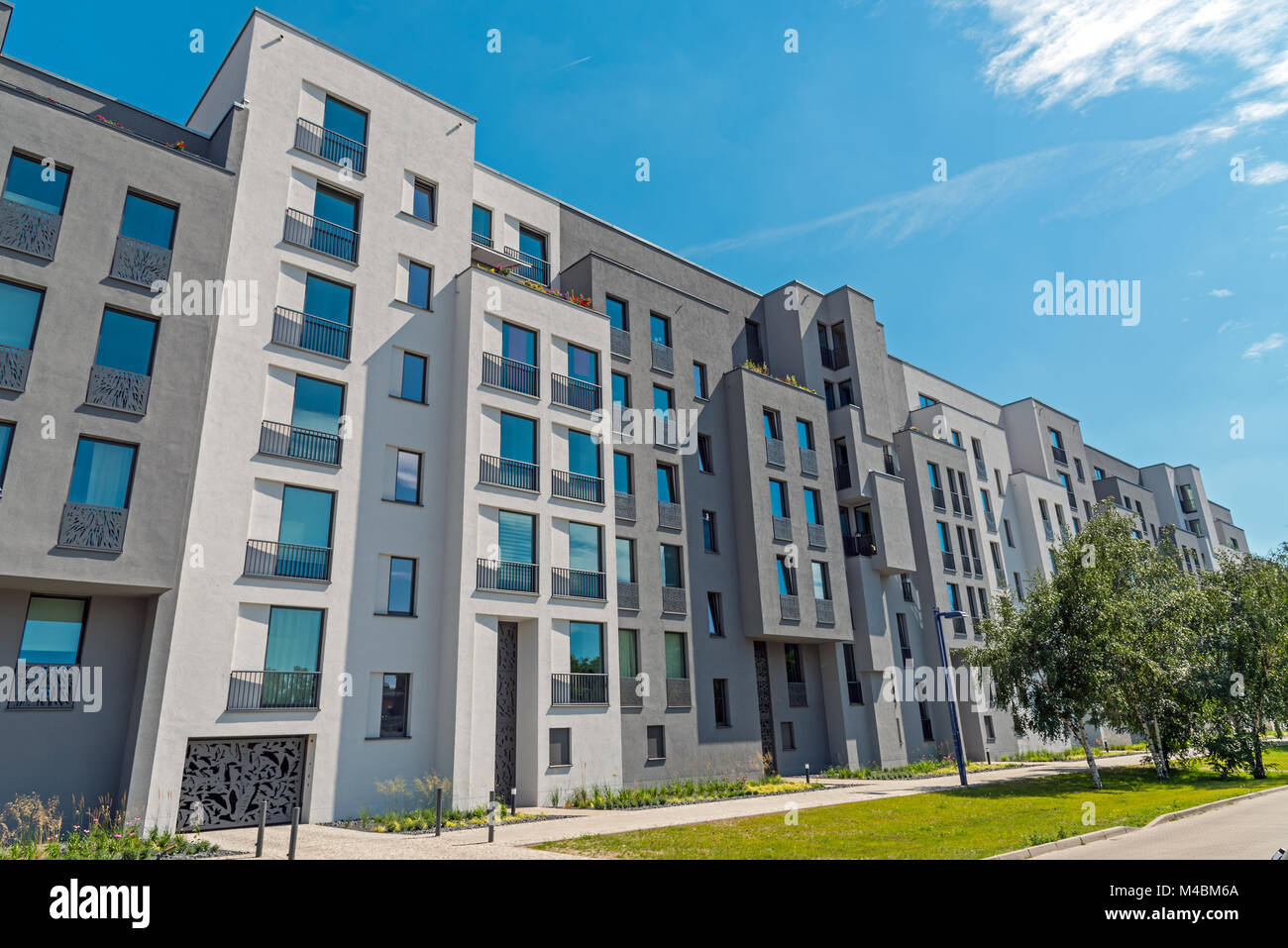 Bloc d'appartements moderne vu à Berlin, Allemagne Banque D'Images