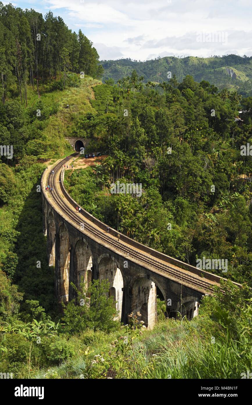 Pont Neuf Arches dans les montagnes près de Ella, Sri Lanka Banque D'Images
