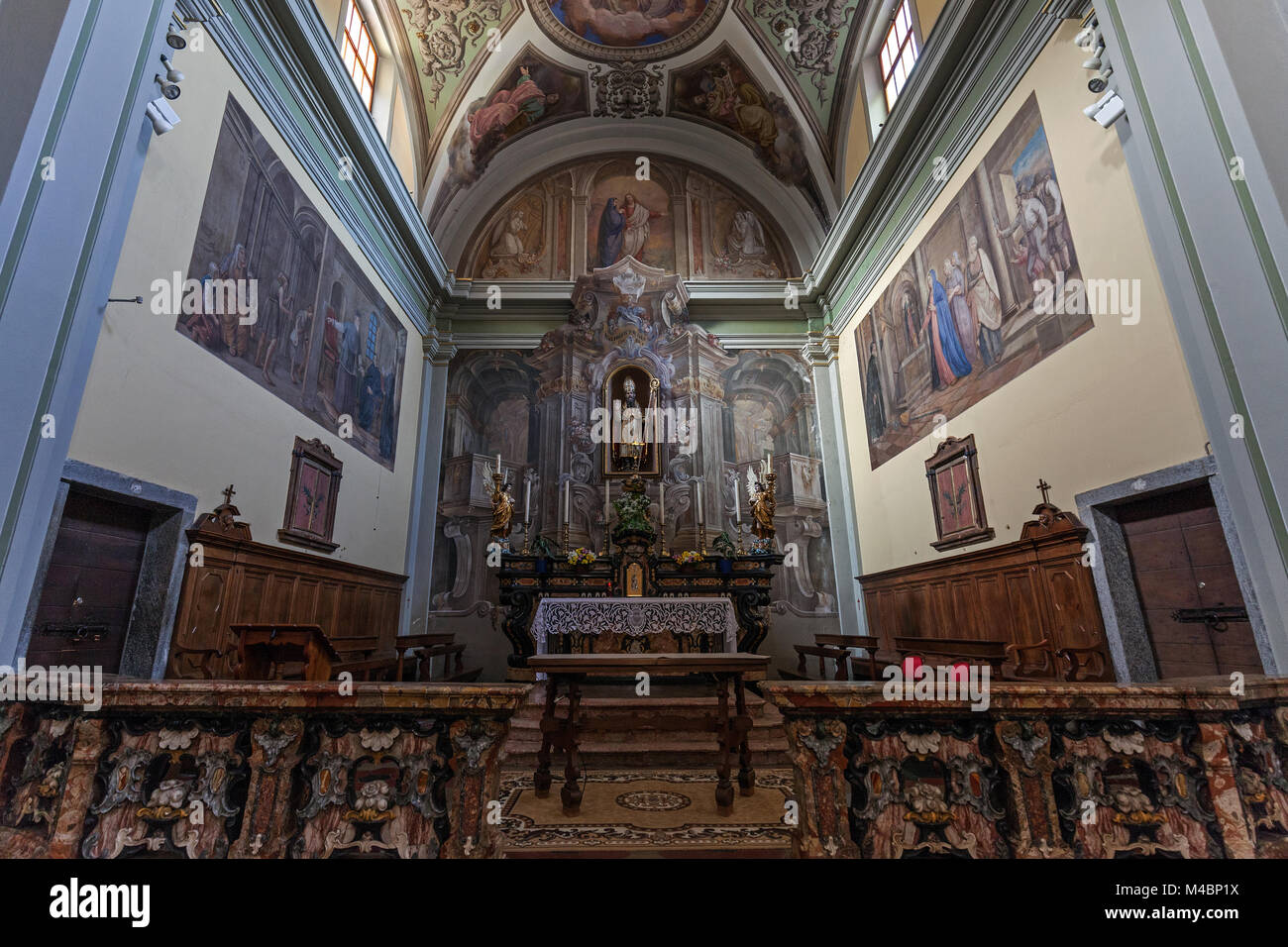 L'église paroissiale San Gottardo,vue de l'intérieur, autel, Intragna, Centovalli, Canton du Tessin, Suisse Banque D'Images
