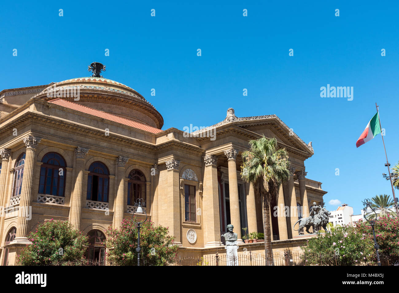 Le célèbre Teatro Massimo de Palerme, Sicile Banque D'Images