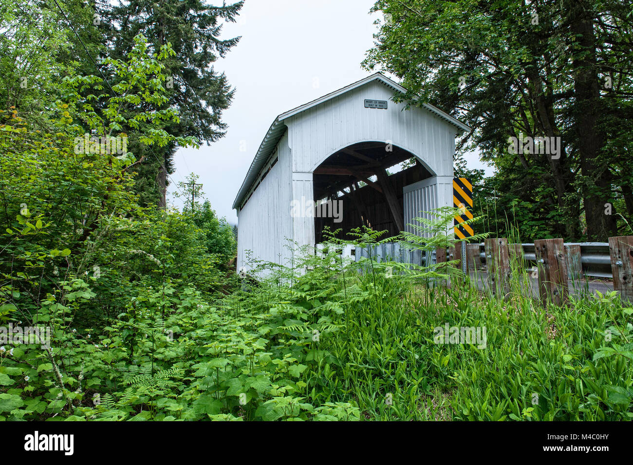 Le pont couvert historique Mosby Creek dans l'Oregon Banque D'Images