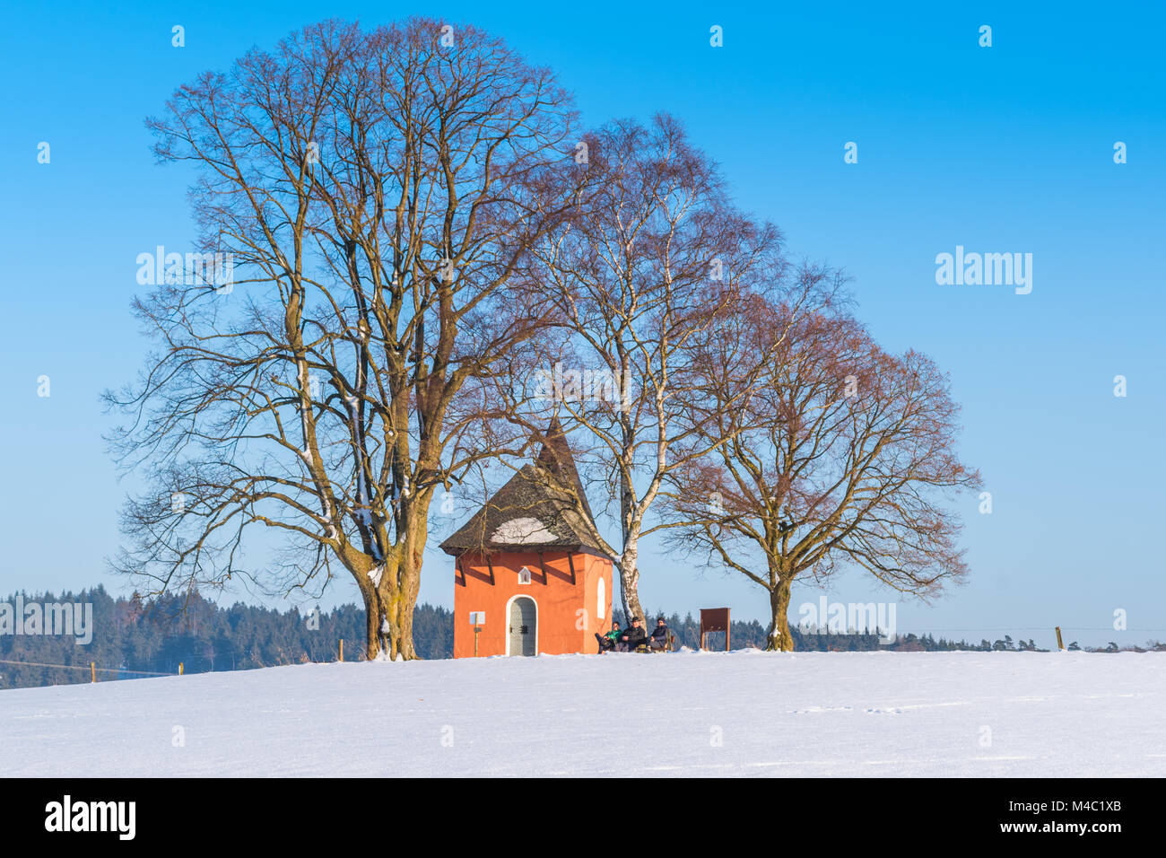 Chapelle rouge dans la neige Banque D'Images