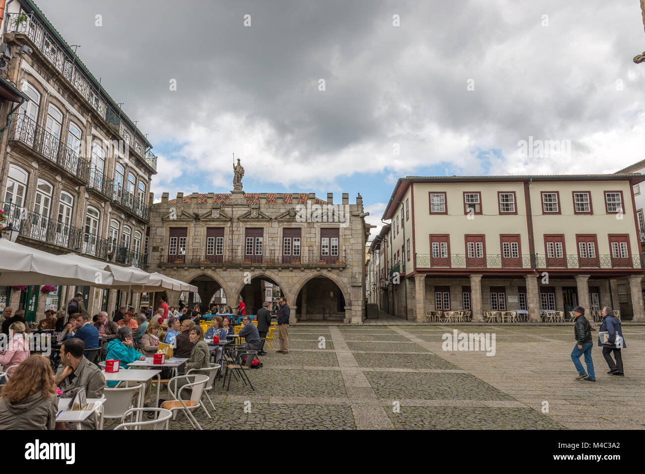 Oliveira square, dans le centre historique de Guimarães. Banque D'Images