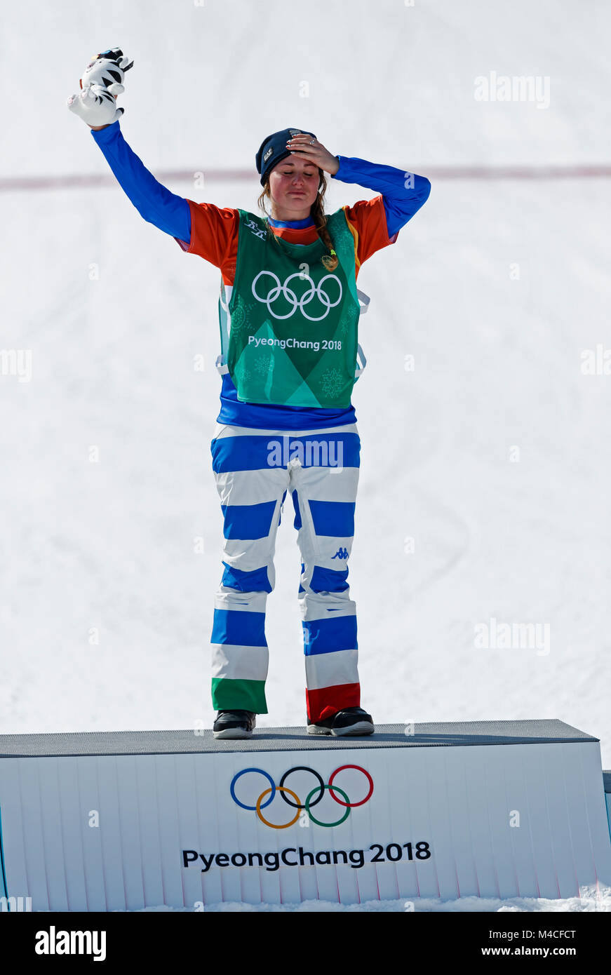 Pyeongchang, Corée du Sud. 16 Février, 2018. Snowboarder Michele Moioli d'Italie, médaille d'or célèbre sur le podium à l'WomenÃ¢â€ Snowboard au Jeux Olympiques d'hiver de PyeongChang 2018 au Phoenix parc de neige le vendredi 16 février 2018. Crédit : Paul Kitagaki Jr./ZUMA/Alamy Fil Live News Banque D'Images