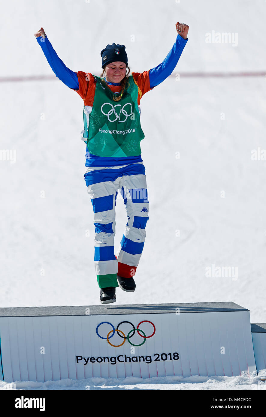Pyeongchang, Corée du Sud. 16 Février, 2018. Snowboarder Michele Moioli d'Italie, médaille d'saute sur le podium à la planche à neige dans les Jeux Olympiques d'hiver de PyeongChang 2018 au Phoenix parc de neige le vendredi 16 février 2018. Crédit : Paul Kitagaki Jr./ZUMA/Alamy Fil Live News Banque D'Images