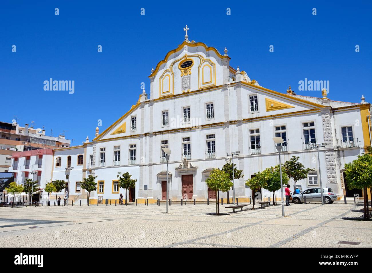 Église de l'ordre (Igreja do Colegio) en place République, Portimao, Algarve, Portugal, Europe. Banque D'Images