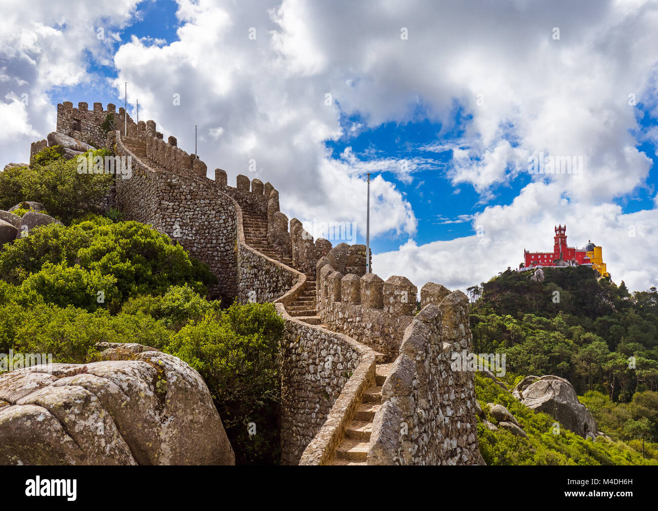 Le château maure et le palais de Pena à Sintra - Portugal Banque D'Images