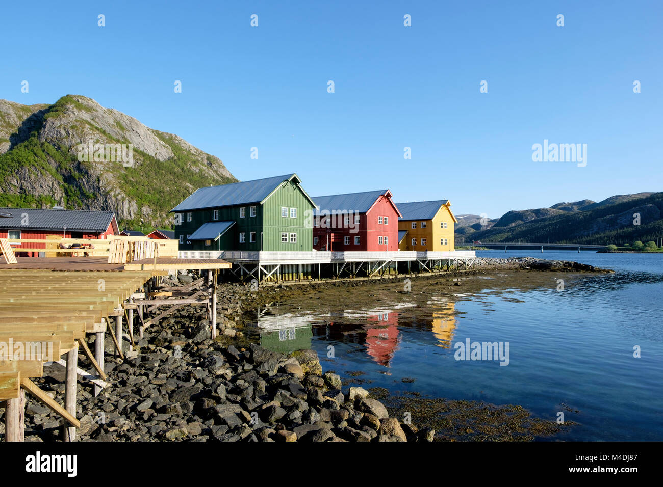 Bâtiments colorés. Lauvsnes port. Flatanger commune. La Norvège Banque D'Images