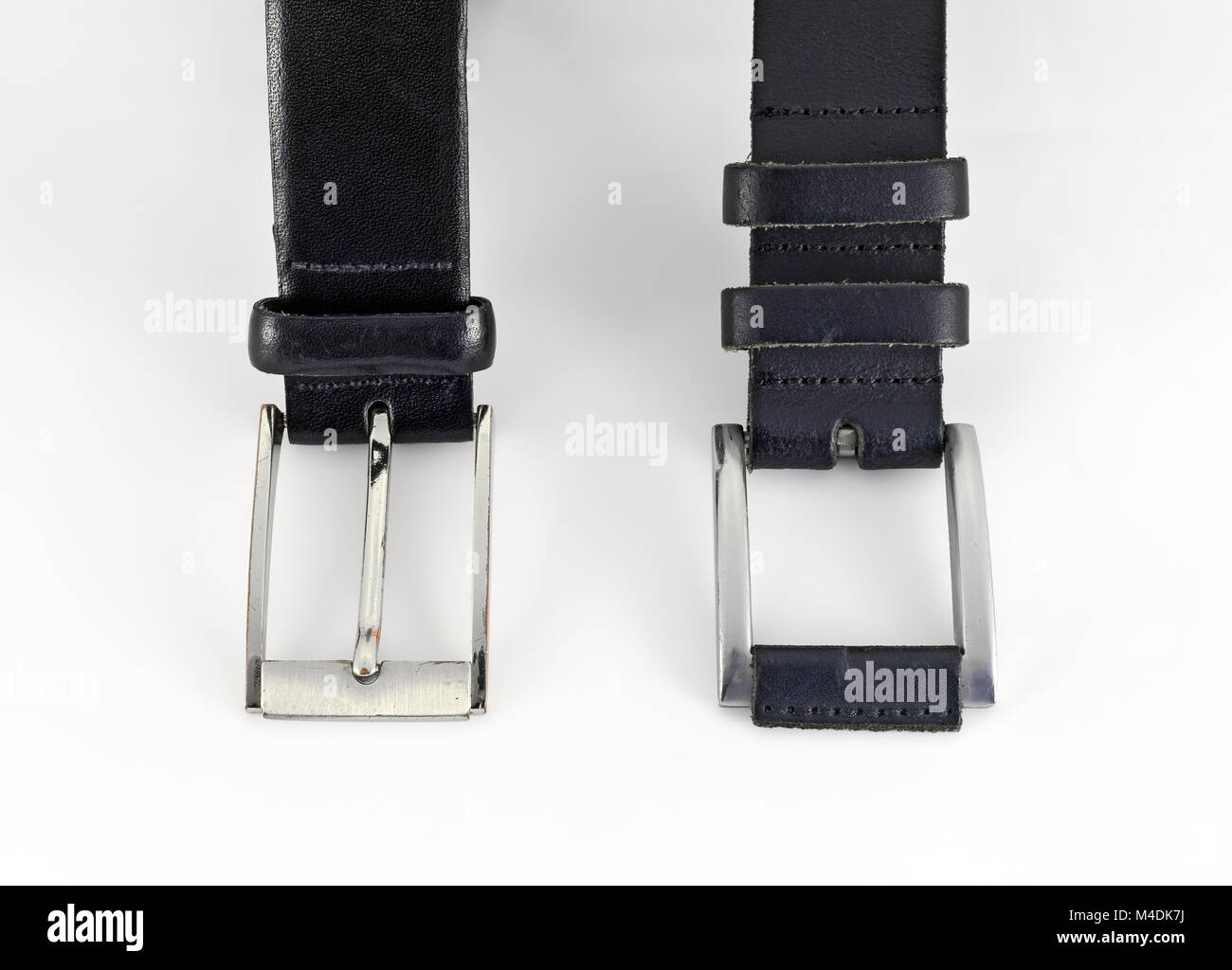 Les ceintures en cuir noir Banque D'Images