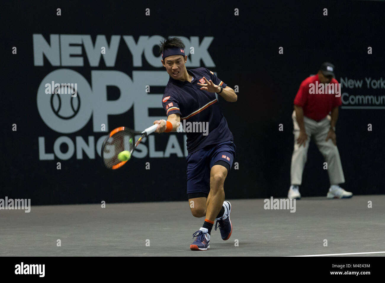 Uniondale, United States. Feb 14, 2018. Kei Nishikori revient du Japon au cours de balle 2ème tour match contre Evgeny Donskoy ATP 250 de la Russie à New York Open tournament à Nassau Coliseum Crédit : Lev Radin/Pacific Press/Alamy Live News Banque D'Images