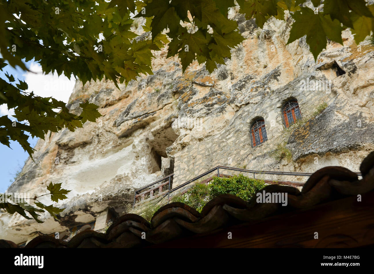 Vue extérieure depuis le monastère de Besarbovo, dans le nord de la Bulgarie. Banque D'Images