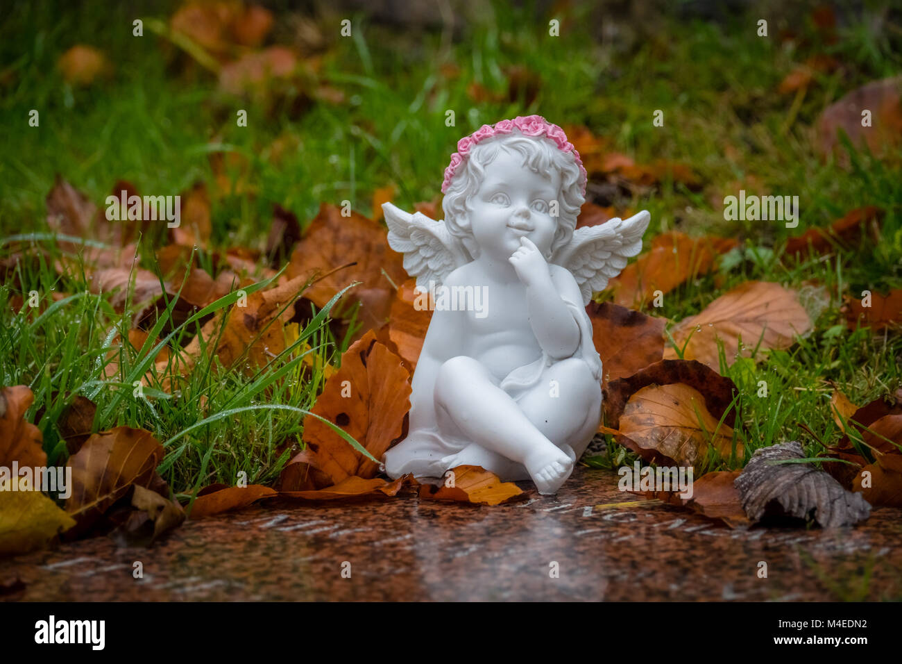 Ange Pierre Tombale Cimetiere Memoire Statue Ailes Banque D Image Et Photos Alamy