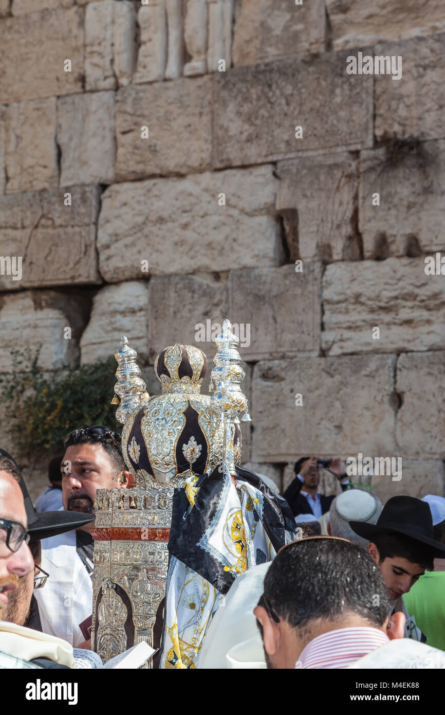 La Torah rouleau en cas magnifique Banque D'Images
