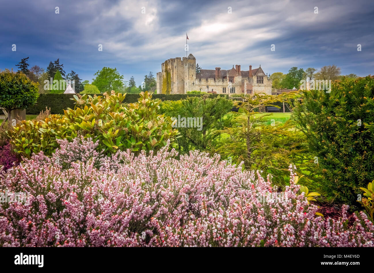 Le château de Hever et jardins dans le Kent Banque D'Images