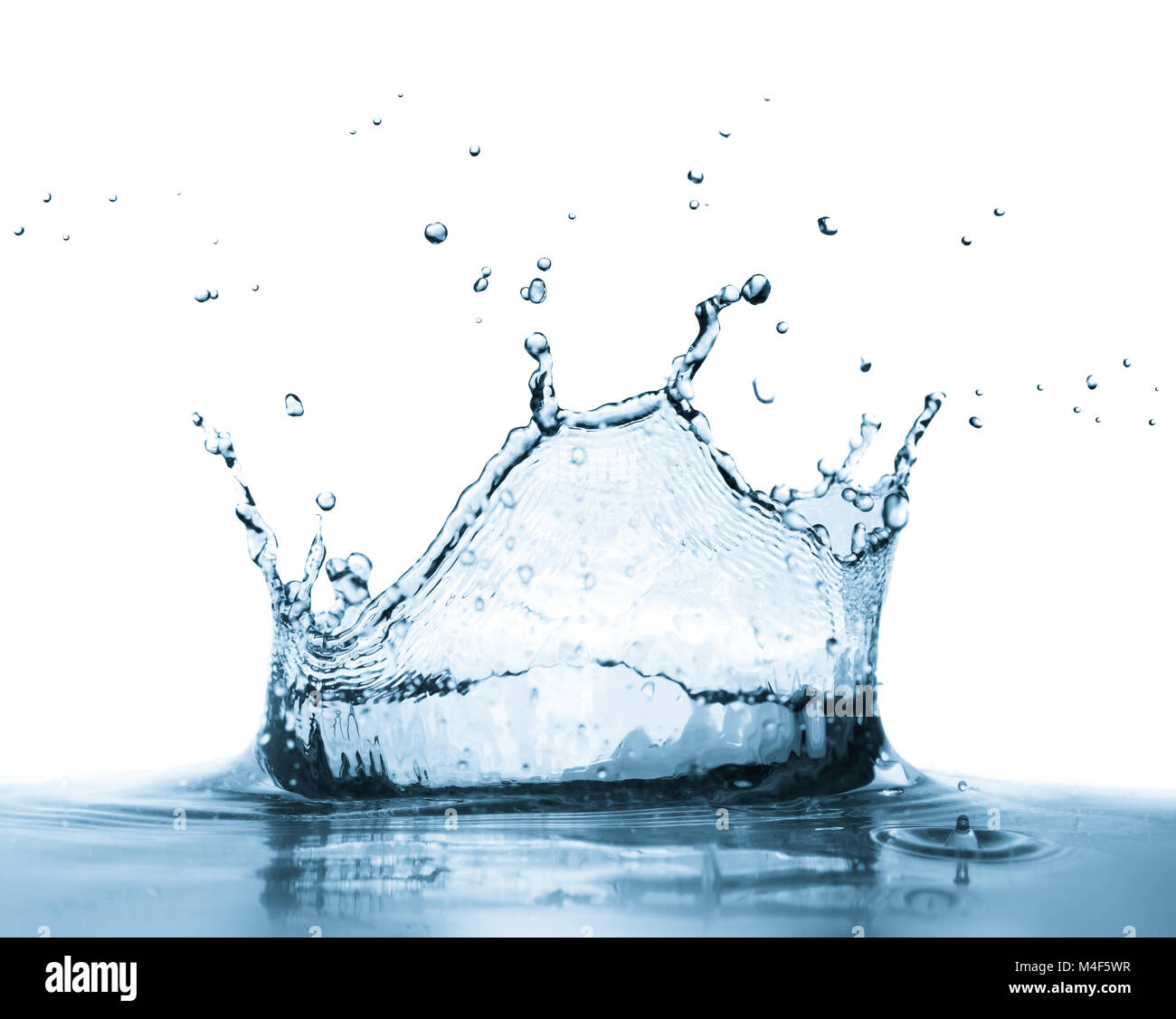 Les éclaboussures d'eau isolé sur fond blanc. Banque D'Images