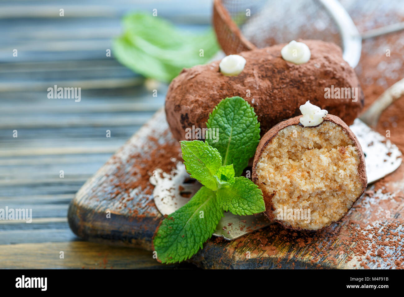 Gâteau traditionnel de pommes de terre aux truffes. Banque D'Images
