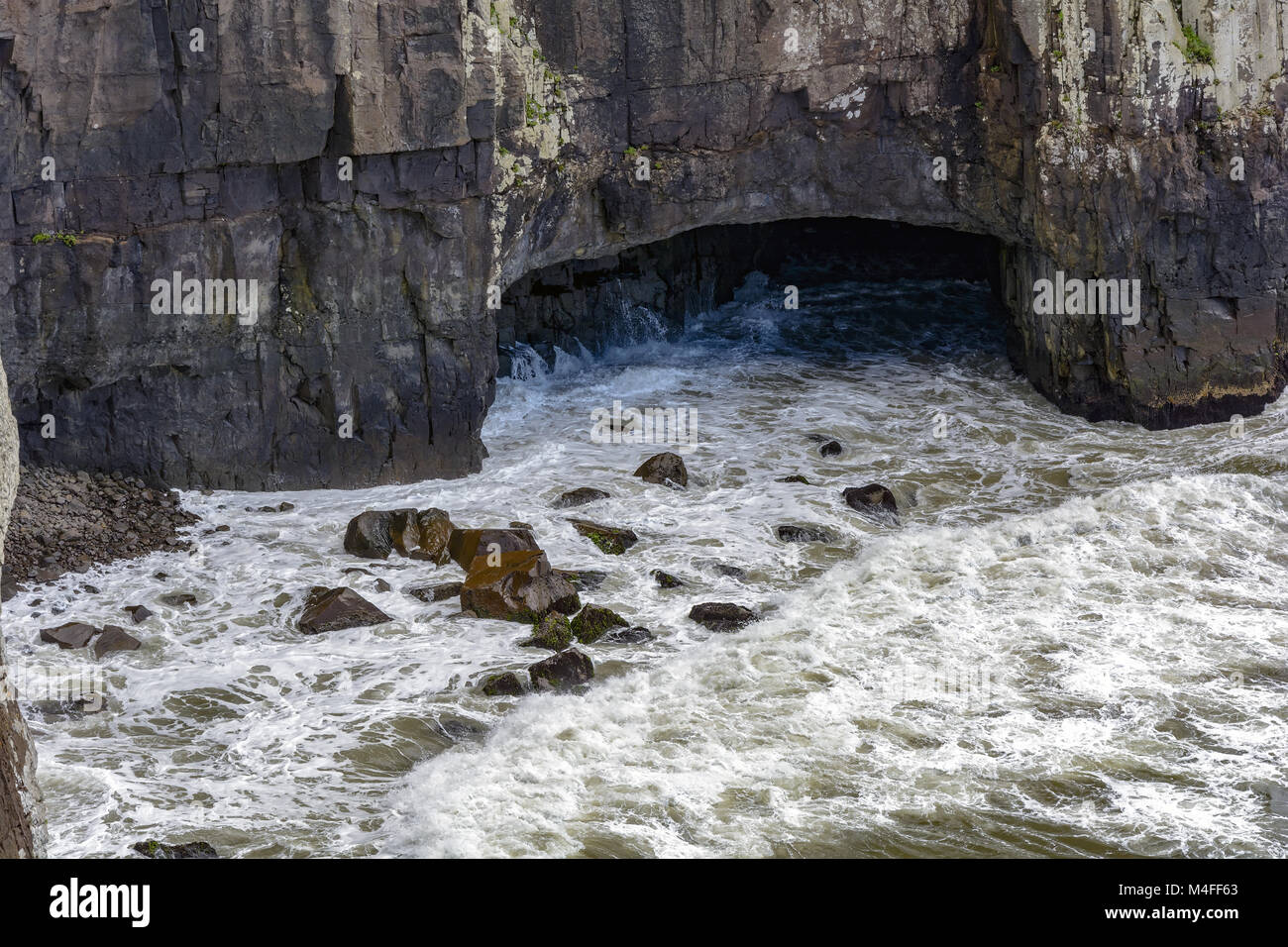Grotte plage Banque de photographies et d’images à haute résolution - Alamy