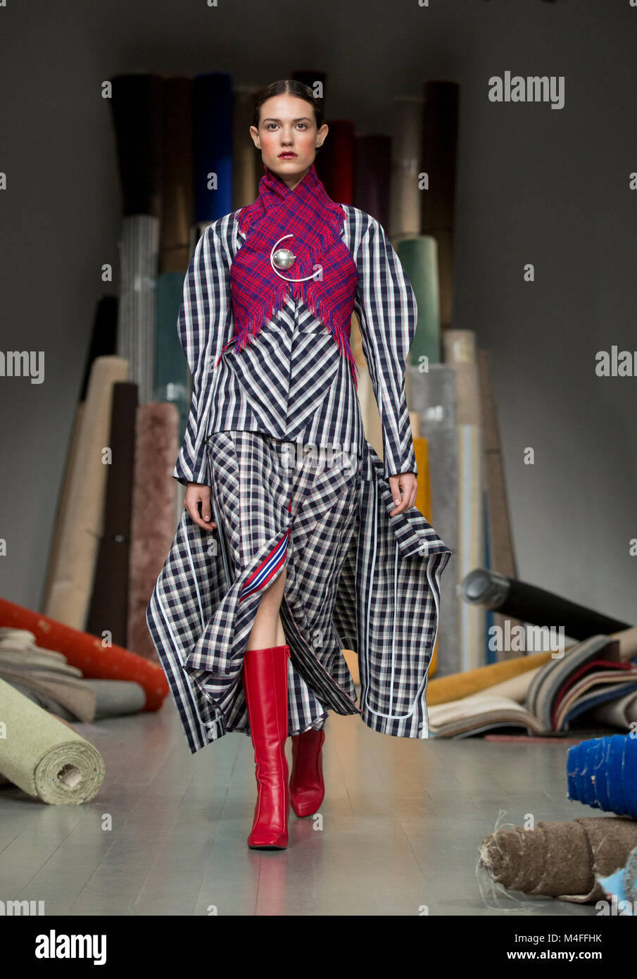 Modèles sur le podium lors de la Richard Malone NEWGEN Printemps/Été 2018 London Fashion Week show à Londres, dossiers de BFC. PRESS ASSOCIATION. Photo date : vendredi 16 février 2018. Crédit photo doit se lire : Isabel Infantes/PA Wire Banque D'Images