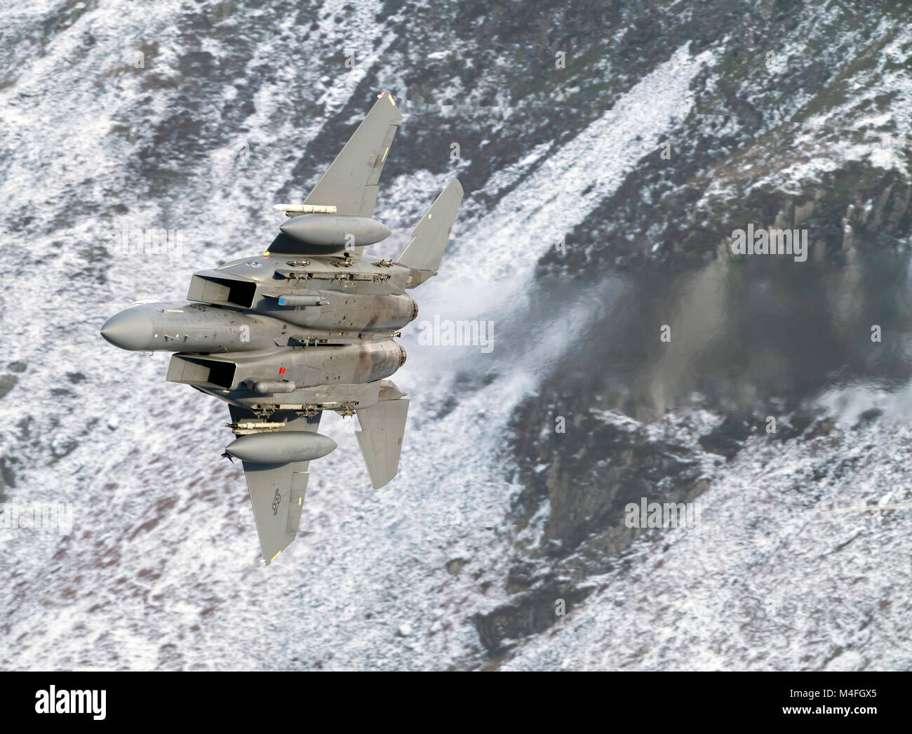USAF F-15E Strike Eagle à partir de la 48e Escadre de chasse de formation de vol à basse altitude au Pays de Galles Banque D'Images
