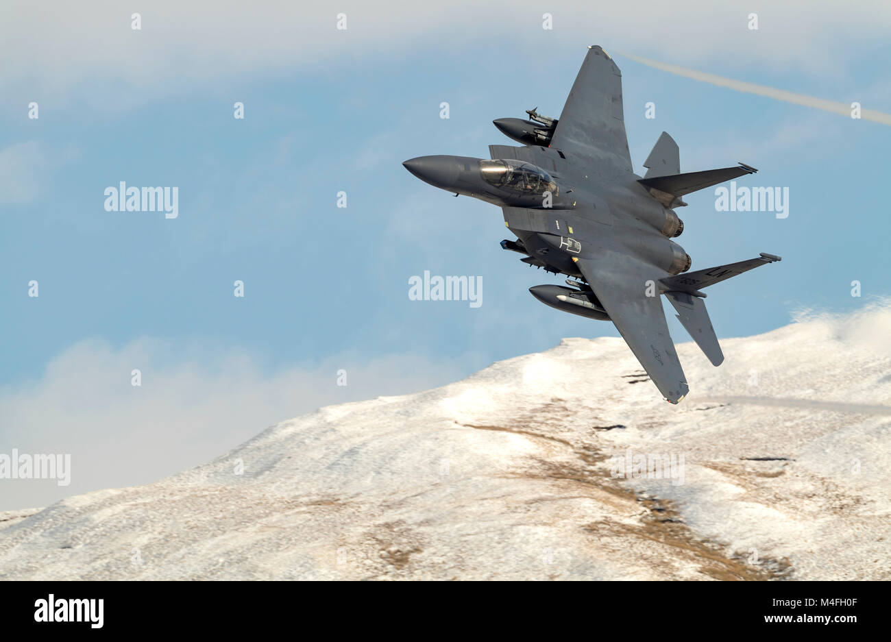 USAF F-15E Strike Eagle à partir de la 48e Escadre de chasse de formation de vol à basse altitude au Pays de Galles Banque D'Images