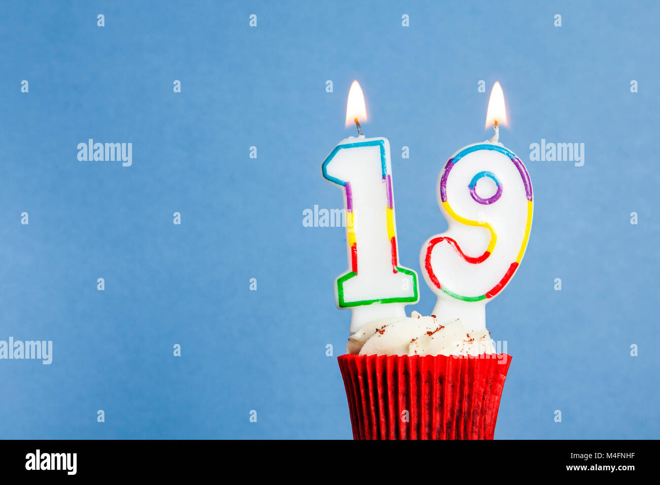 Joyeux 19 me Anniversaire Bleu Banque De Photographies Et D images 