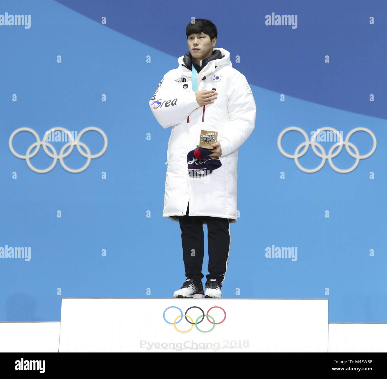 Pyeongchang, Corée du Sud. 16 Février, 2018. Médaillé d'or de la Corée du Sud s'Sungbin Yun sur podium lors d'une cérémonie de remise de médailles de la Men's skeleton aux Jeux Olympiques d'hiver de PyeongChang 2018 Médaille au Plaza, PyeongChang, Corée du Sud, 16 février 2018. Credit : Bai Xuefei/Xinhua/Alamy Live News Banque D'Images