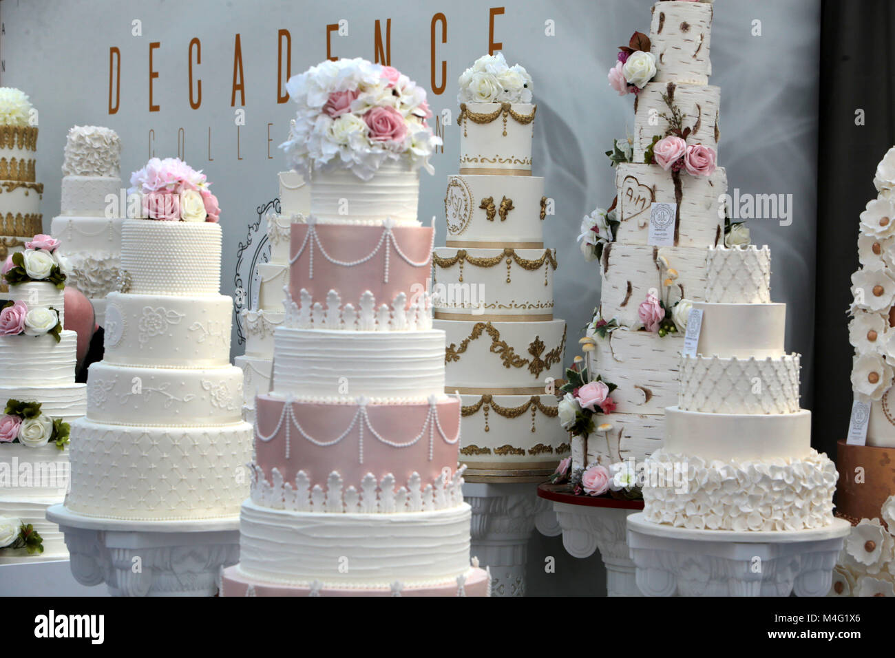 London Uk 16 Fevrier 18 Avec De Nombreuses Idees Novatrices Les Exposants Au Salon Du Mariage Il Est Retourne A Londres Olympia Musiciens Gateaux De Mariage Robes De Diademes Et De Nouvelles London Uk 16 Fevrier 18 Avec De Nombreuses Idees Novatrices Les Exposants Au Salon Du Mariage Il Est Retourne A Londres Olympia Musiciens Gateaux De Mariage Robes De Diademes Et De Nouvelles