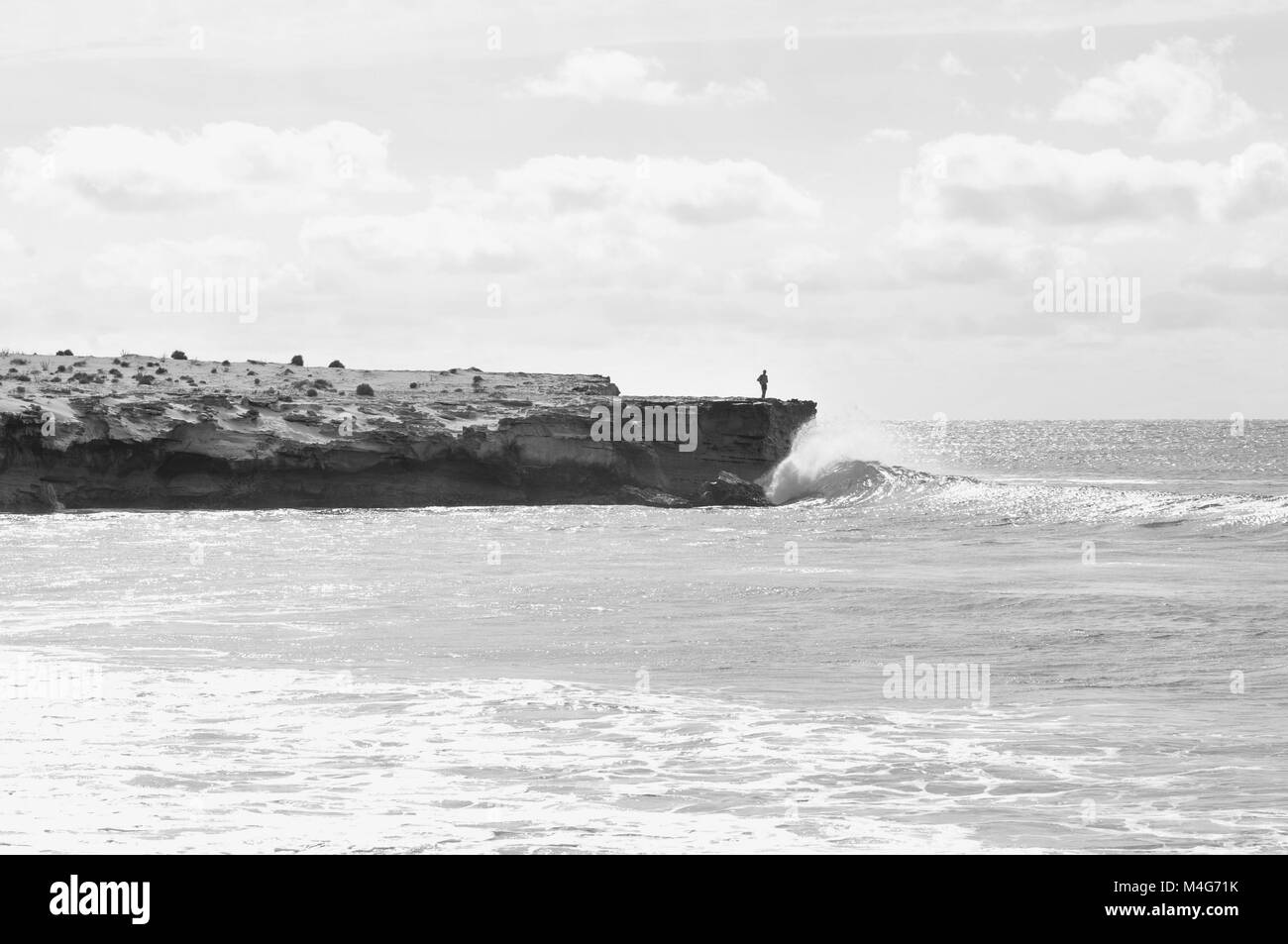 Paysage marin avec des roches volcaniques au Cap Vert, l'Afrique Banque D'Images