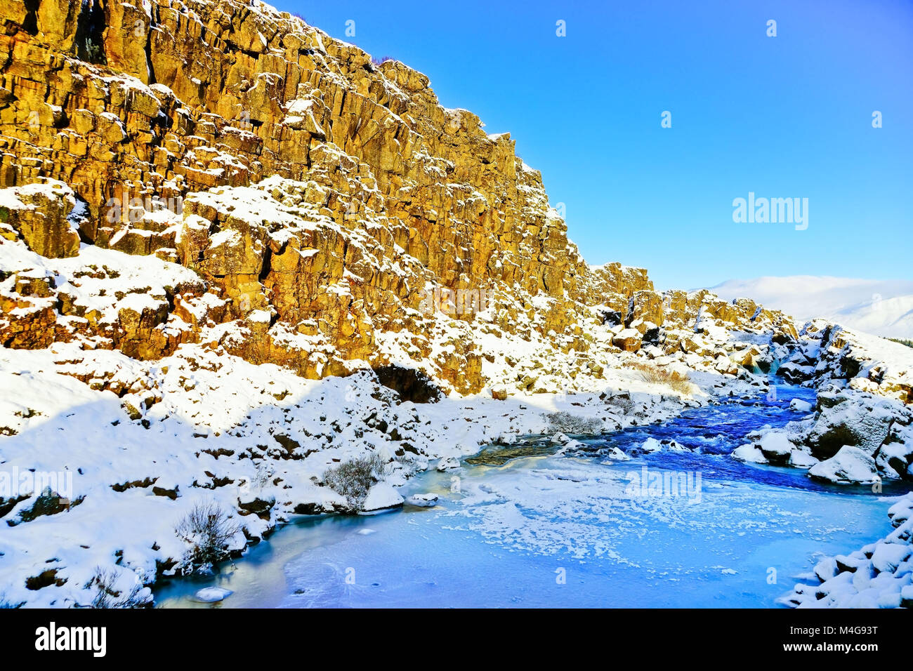 Vue sur le canyon de la Parc National de Thingvellir en Islande en hiver. Banque D'Images