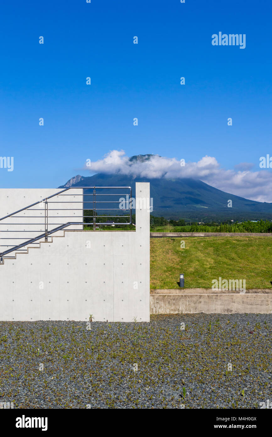 Musée de la photographie Shoji Ueda (Shin Takamatsu, 1995), le Mont Daisen Tottori en arrière-plan ; Prefecture, Japan Banque D'Images