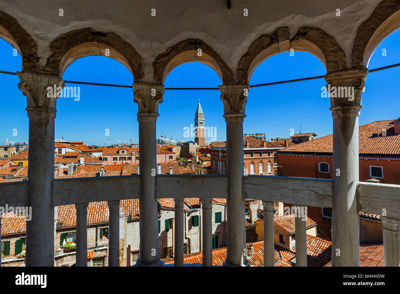 Vue depuis le Palais Contarini del Bovolo à Venise Italie Banque D'Images
