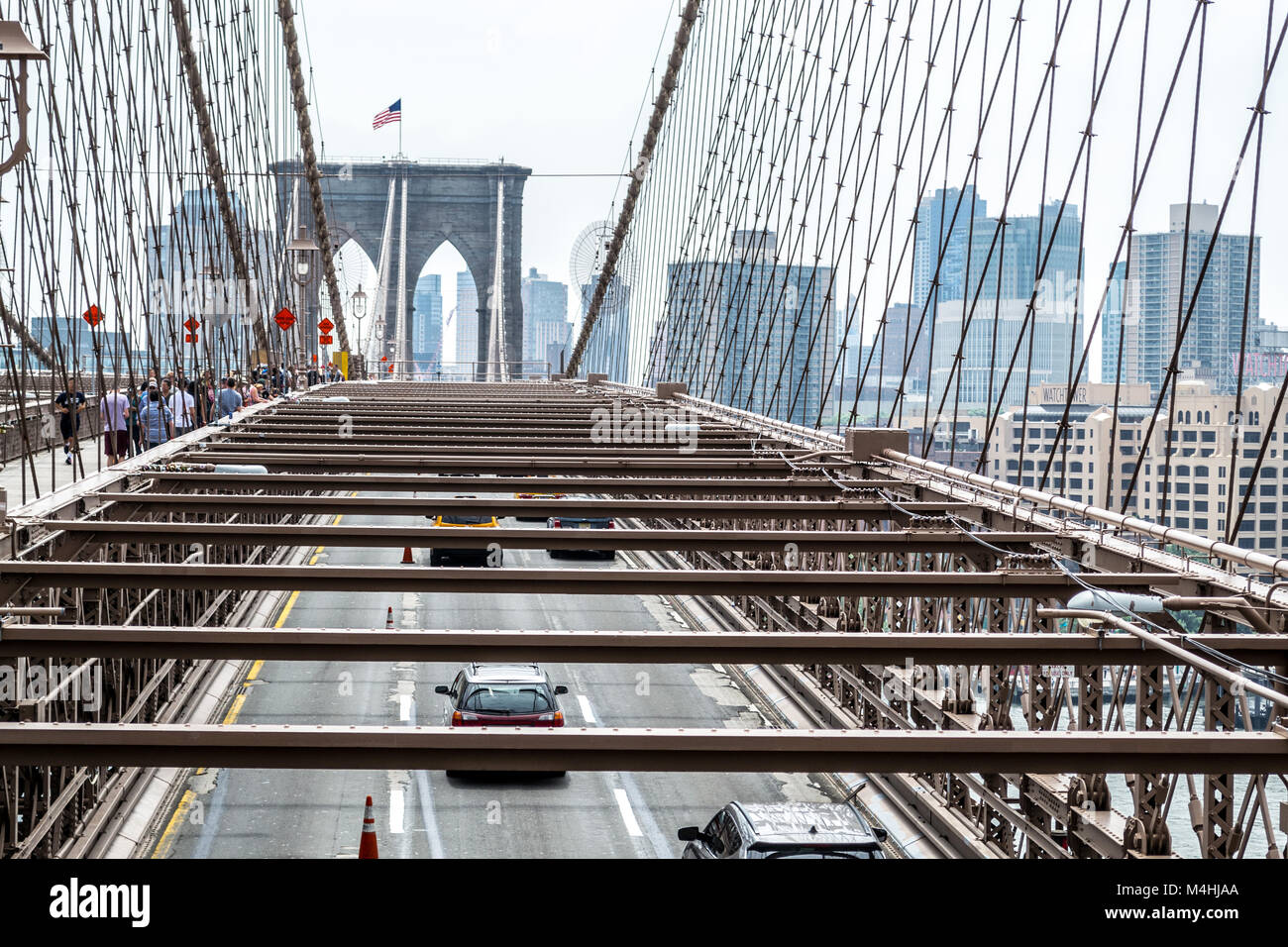 Traverser le pont de Brooklyn Banque D'Images