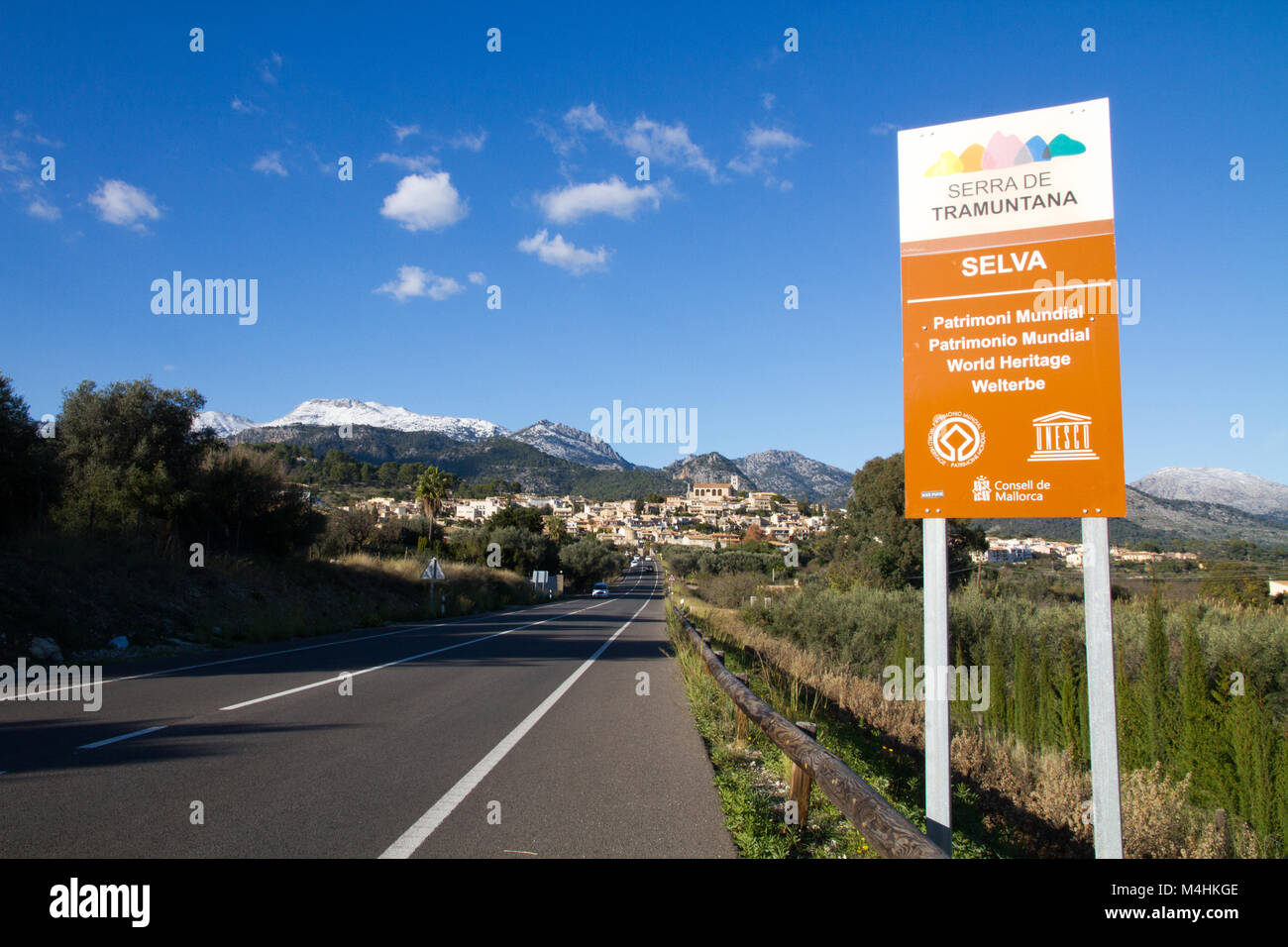 Inscrivez-vous dans la rue à l'entrée du village de Selva, Sierra Tramuntana Majorque Espagne. Banque D'Images