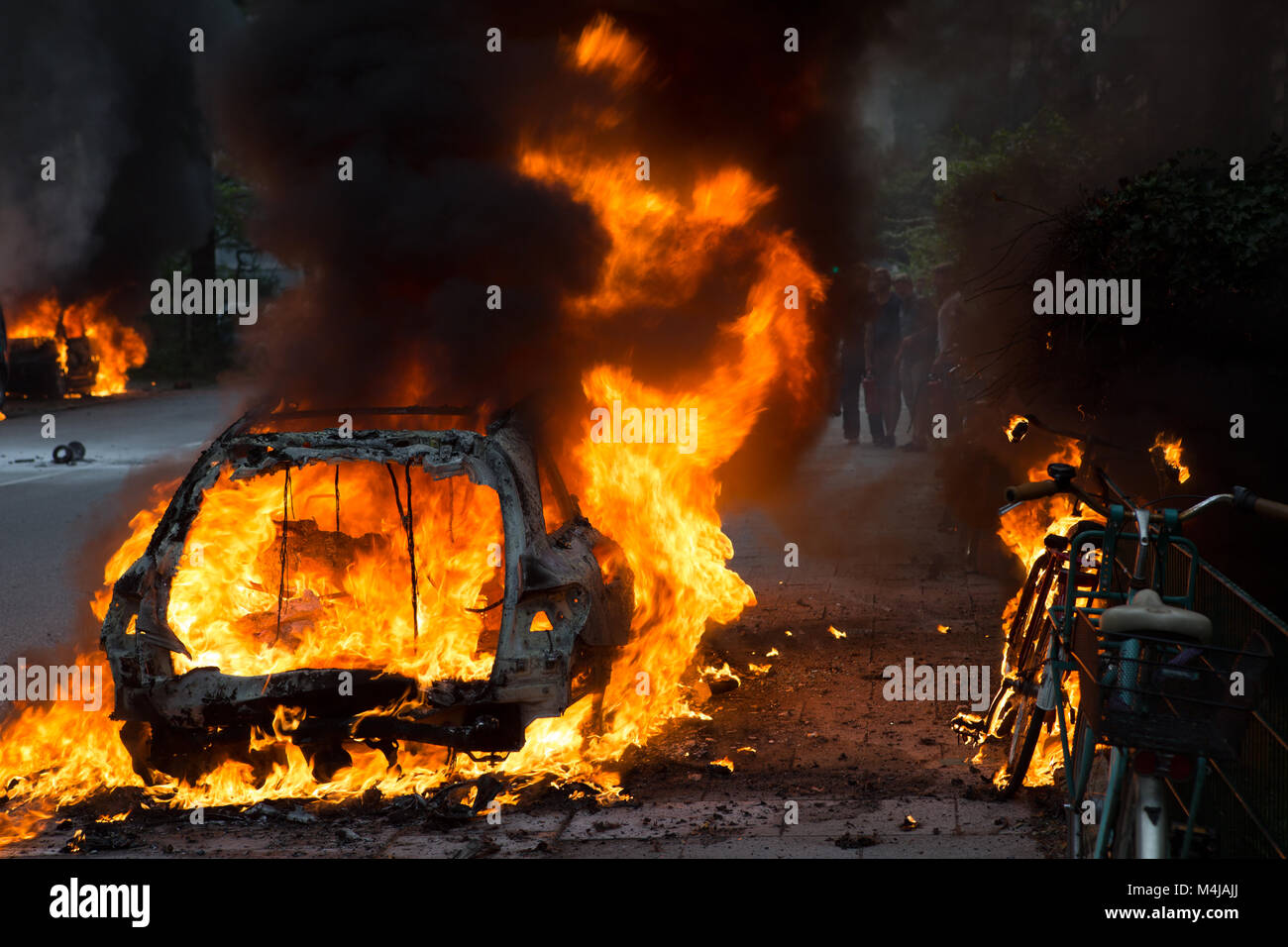 Voiture en feu Banque D'Images