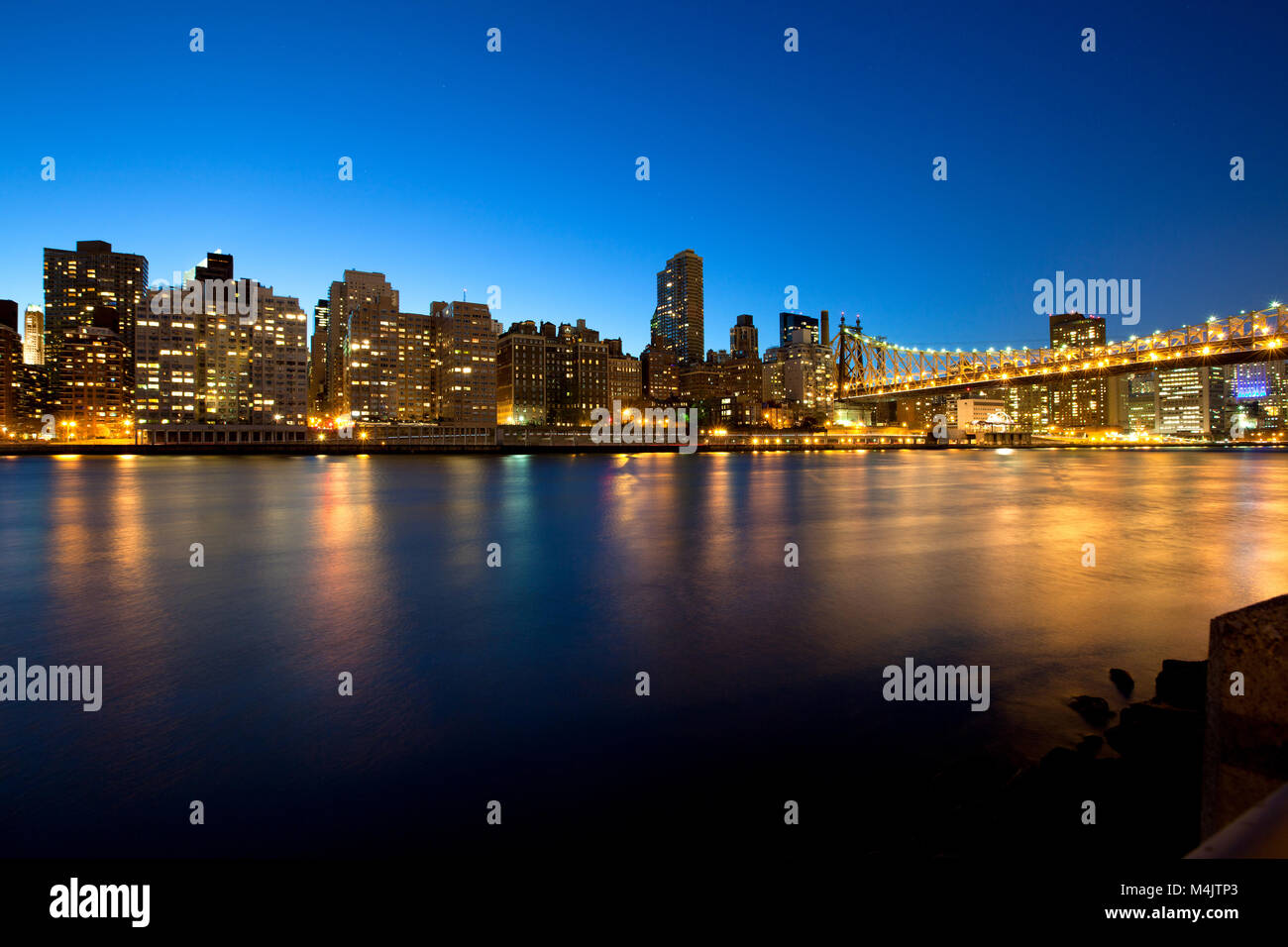 Queensboro Bridge sur l'East River et Upper East Side, Manhattan, New York City, NY, USA Banque D'Images